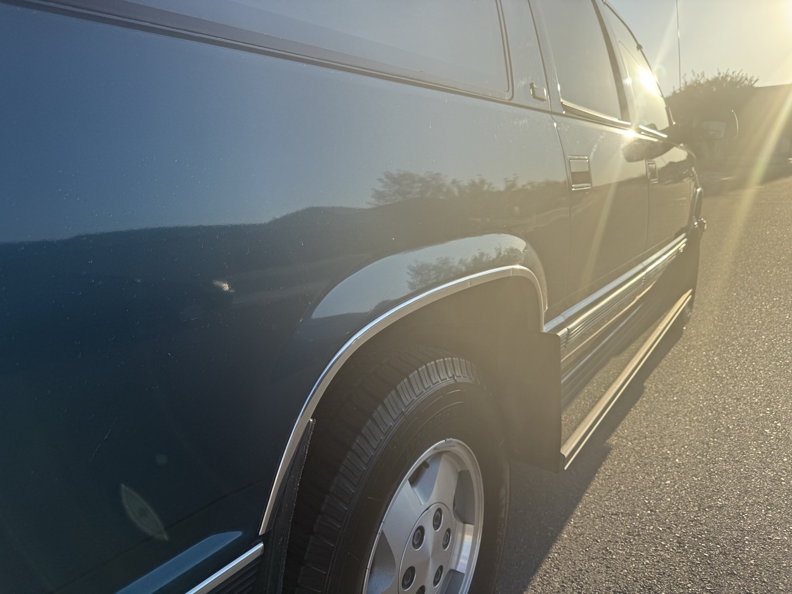 Chevrolet-Suburban-1993-SUV-9