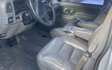 Chevrolet-Suburban-1996-SUV-10