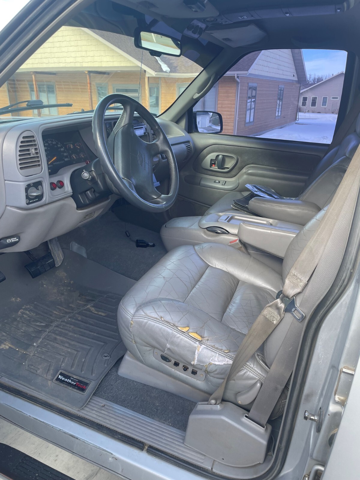 Chevrolet-Suburban-1996-SUV-10