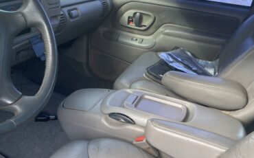 Chevrolet-Suburban-1996-SUV-11