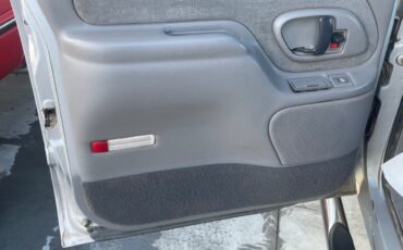 Chevrolet-Suburban-1996-SUV-13