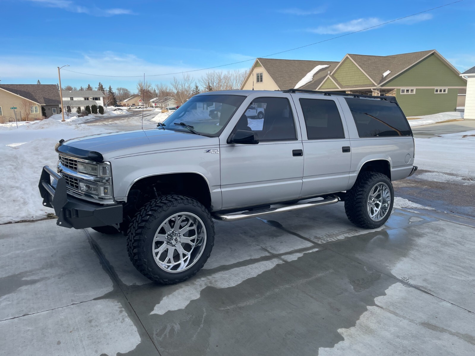 Chevrolet-Suburban-1996-SUV-3