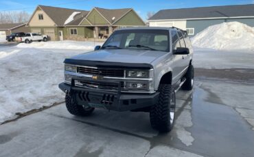 Chevrolet-Suburban-1996-SUV-4
