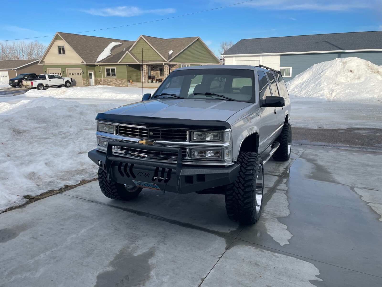 Chevrolet-Suburban-1996-SUV-4