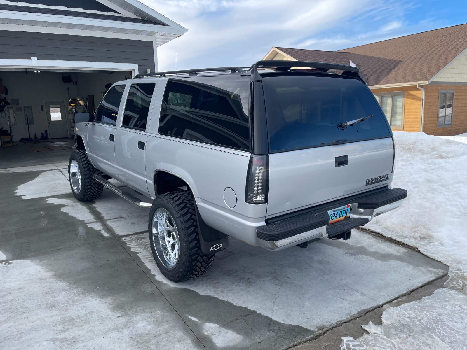 Chevrolet-Suburban-1996-SUV-7