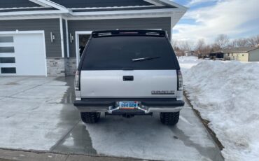Chevrolet-Suburban-1996-SUV-8