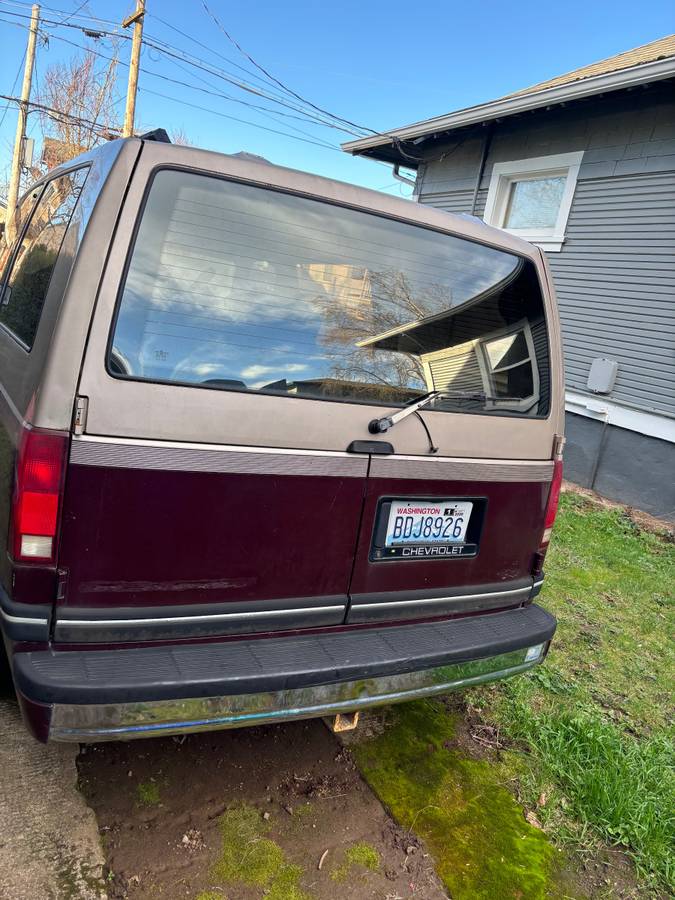 Chevrolet-astro-1993-brown-2