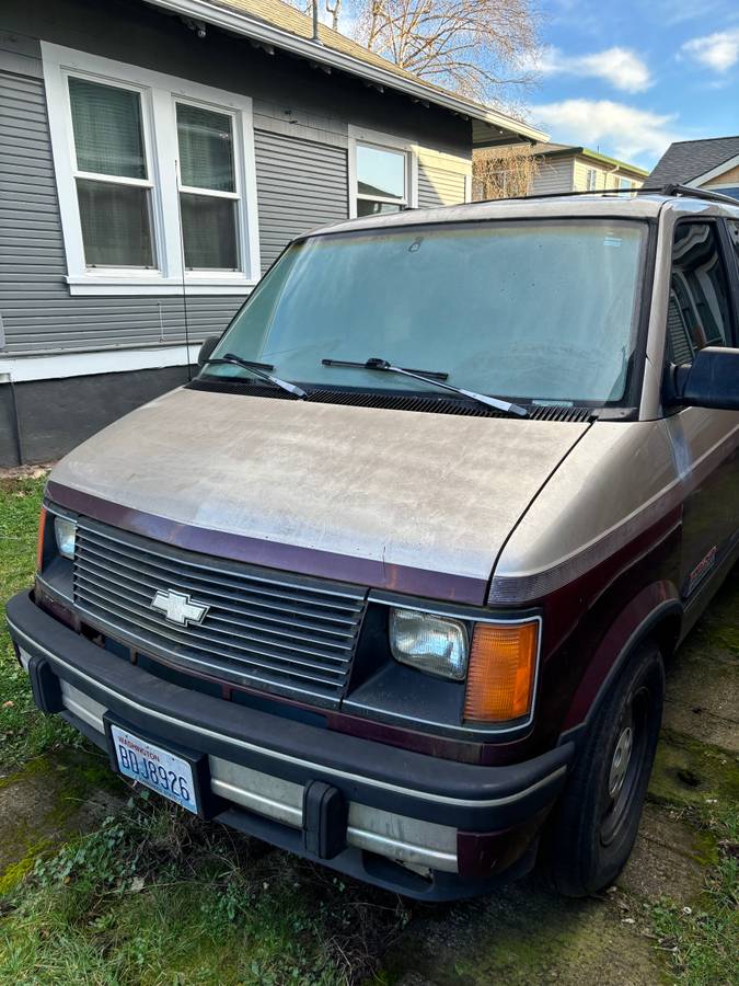 Chevrolet-astro-1993-brown