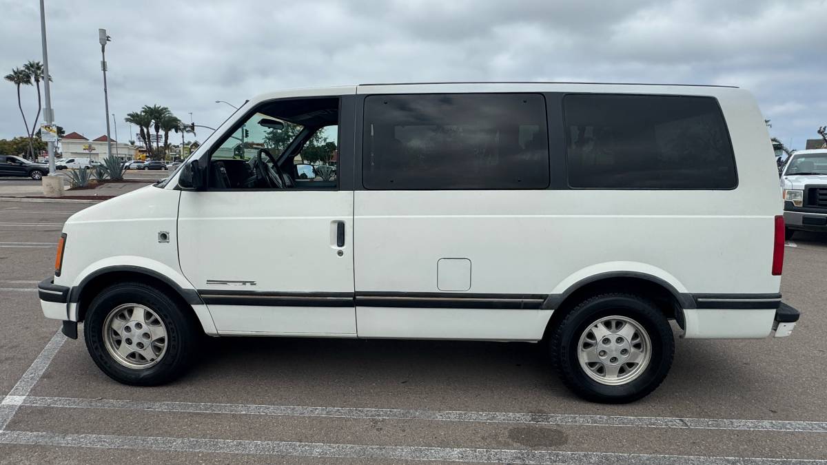 Chevrolet-astro-van-1994-white-5