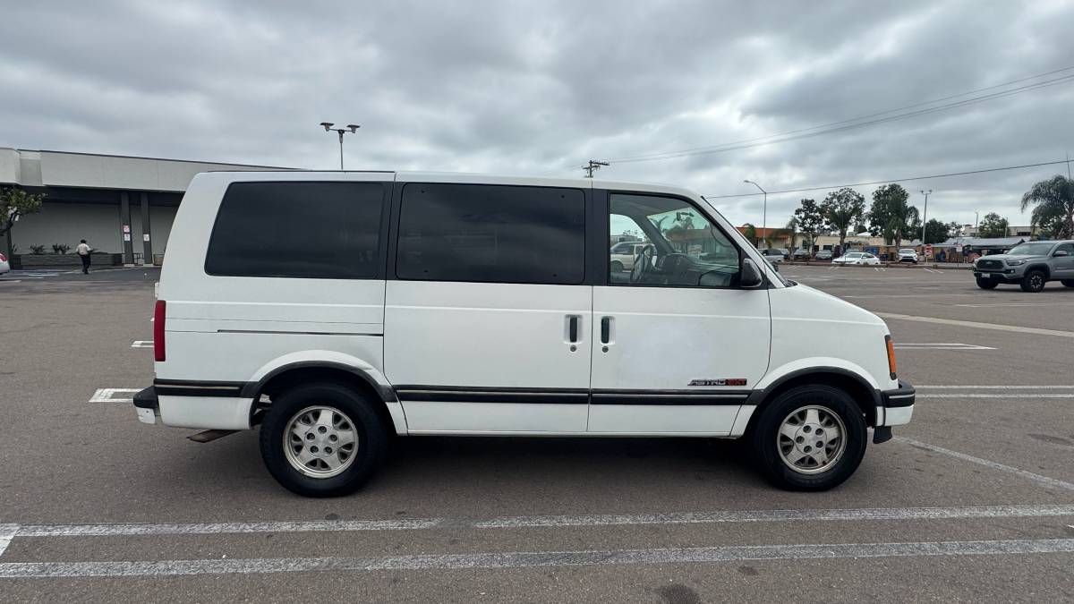 Chevrolet-astro-van-1994-white-7