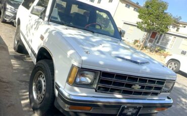 Chevrolet-blazer-12-ton-nominal-1986-white-1
