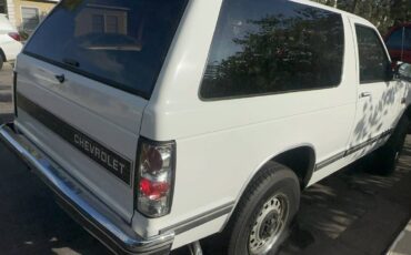 Chevrolet-blazer-12-ton-nominal-1986-white