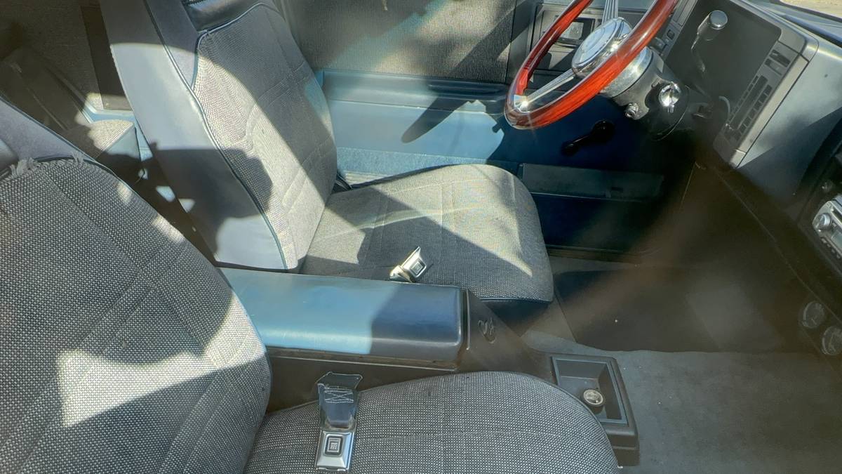 Chevrolet-blazer-12-ton-nominal-1986-white-4