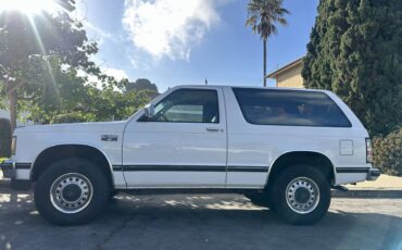 Chevrolet-blazer-12-ton-nominal-1986-white-7
