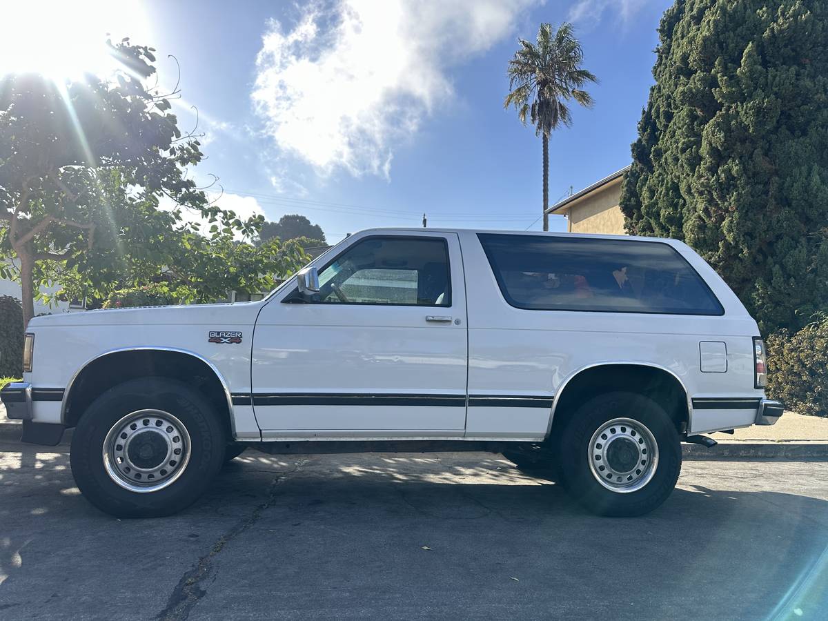Chevrolet-blazer-12-ton-nominal-1986-white-7
