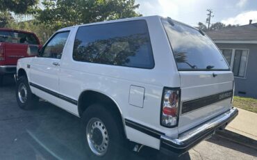 Chevrolet-blazer-12-ton-nominal-1986-white-8