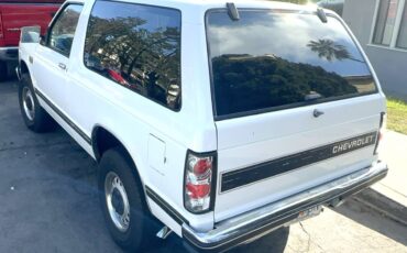 Chevrolet-blazer-12-ton-nominal-1986-white-9