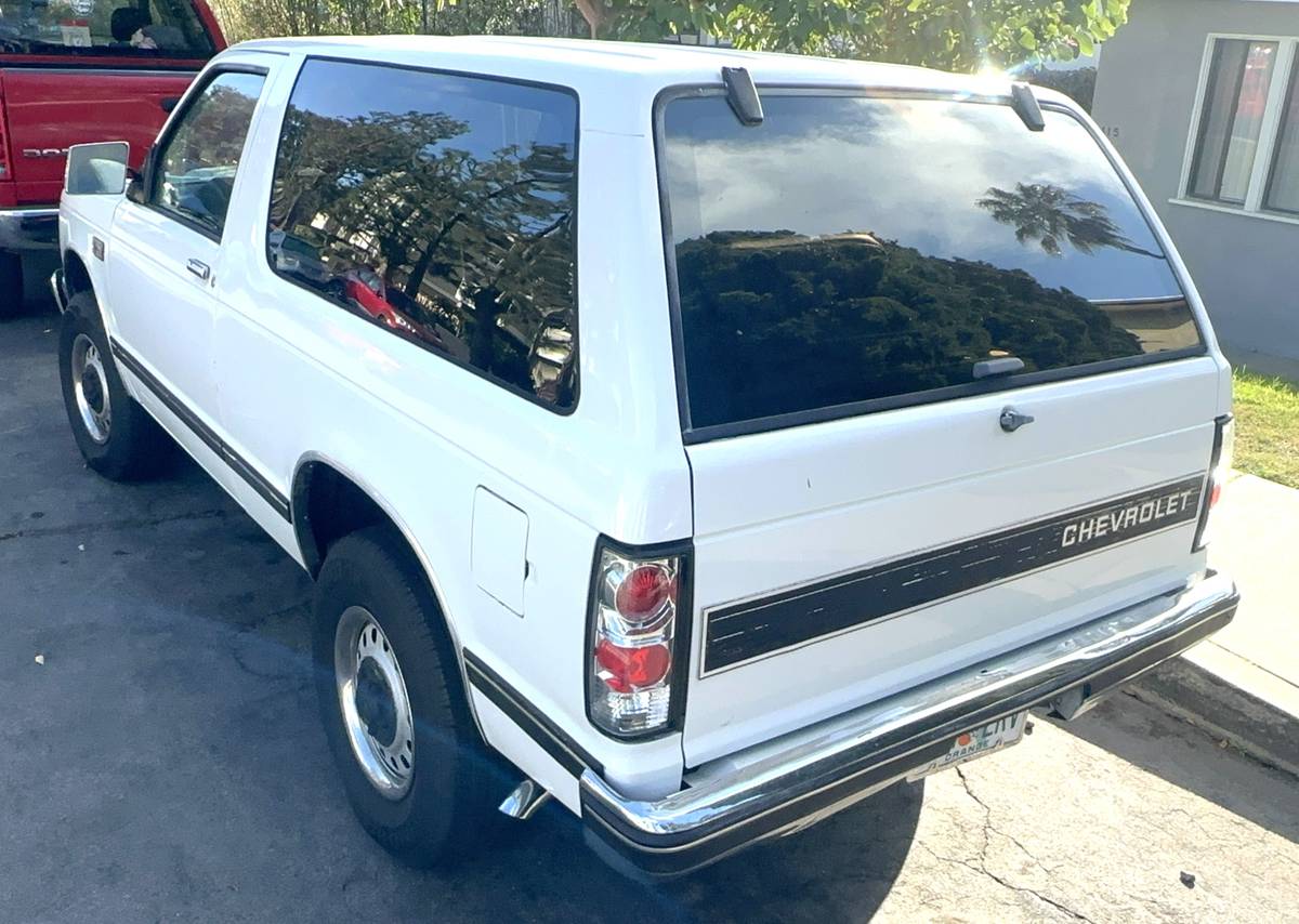 Chevrolet-blazer-12-ton-nominal-1986-white-9