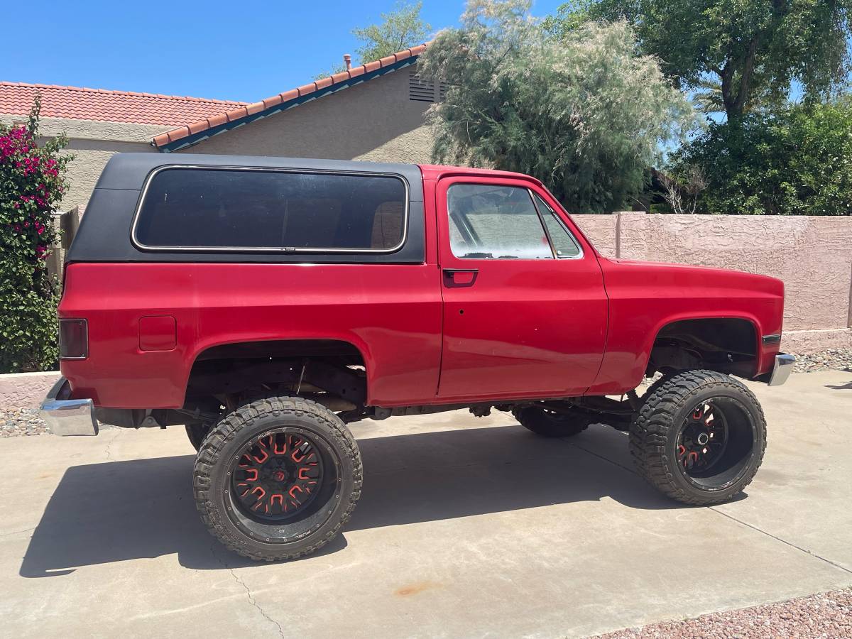 Chevrolet-blazer-1983-red-2