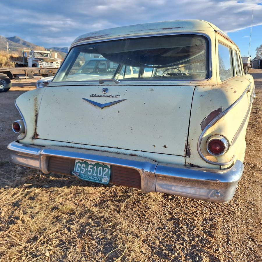 Chevrolet-brookwood-1958-yellow-10