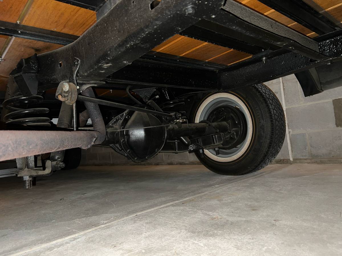 Chevrolet-c10-1968-custom-13