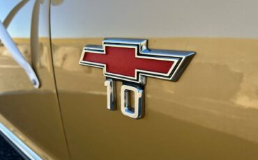 Chevrolet-c10-1968-custom-15