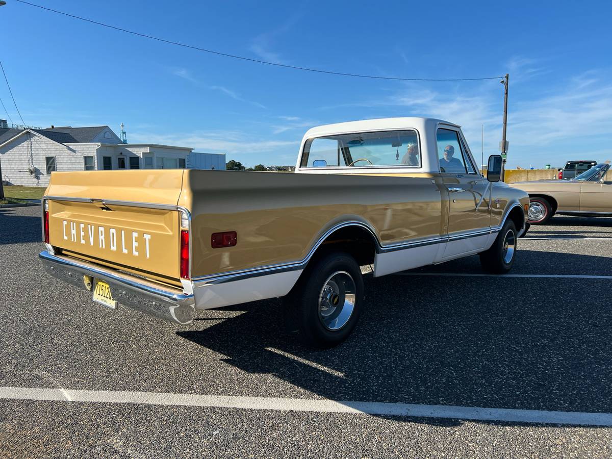 Chevrolet-c10-1968-custom-16