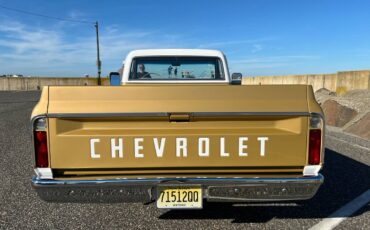 Chevrolet-c10-1968-custom-17
