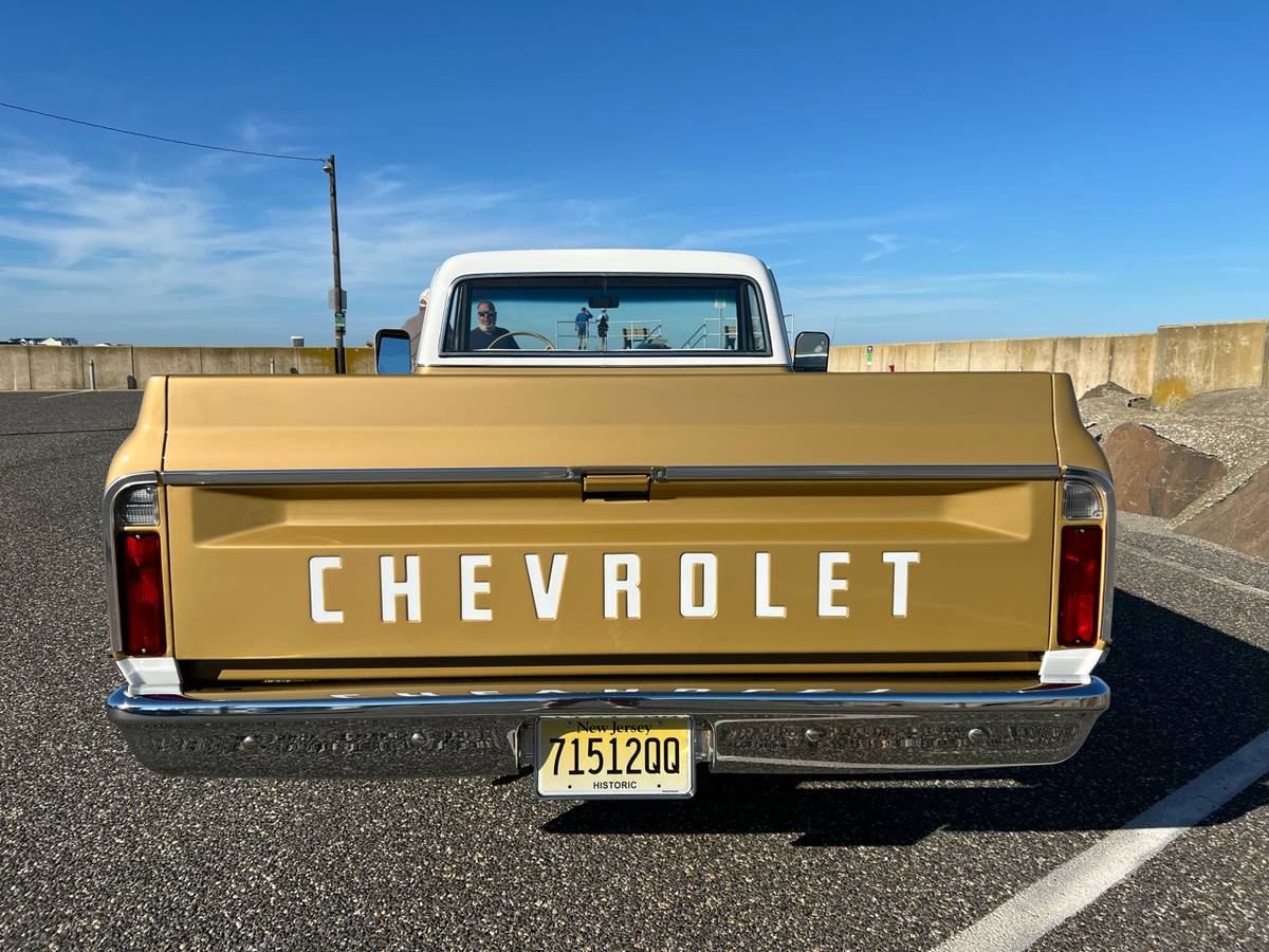 Chevrolet-c10-1968-custom-17