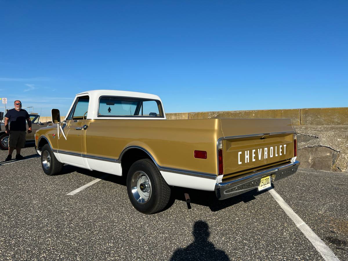 Chevrolet-c10-1968-custom-18