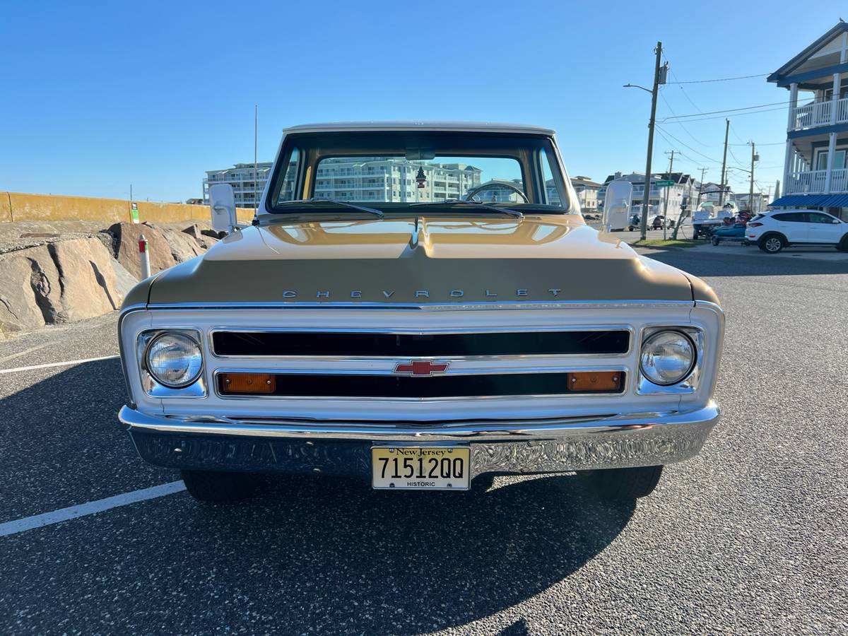 Chevrolet-c10-1968-custom-30
