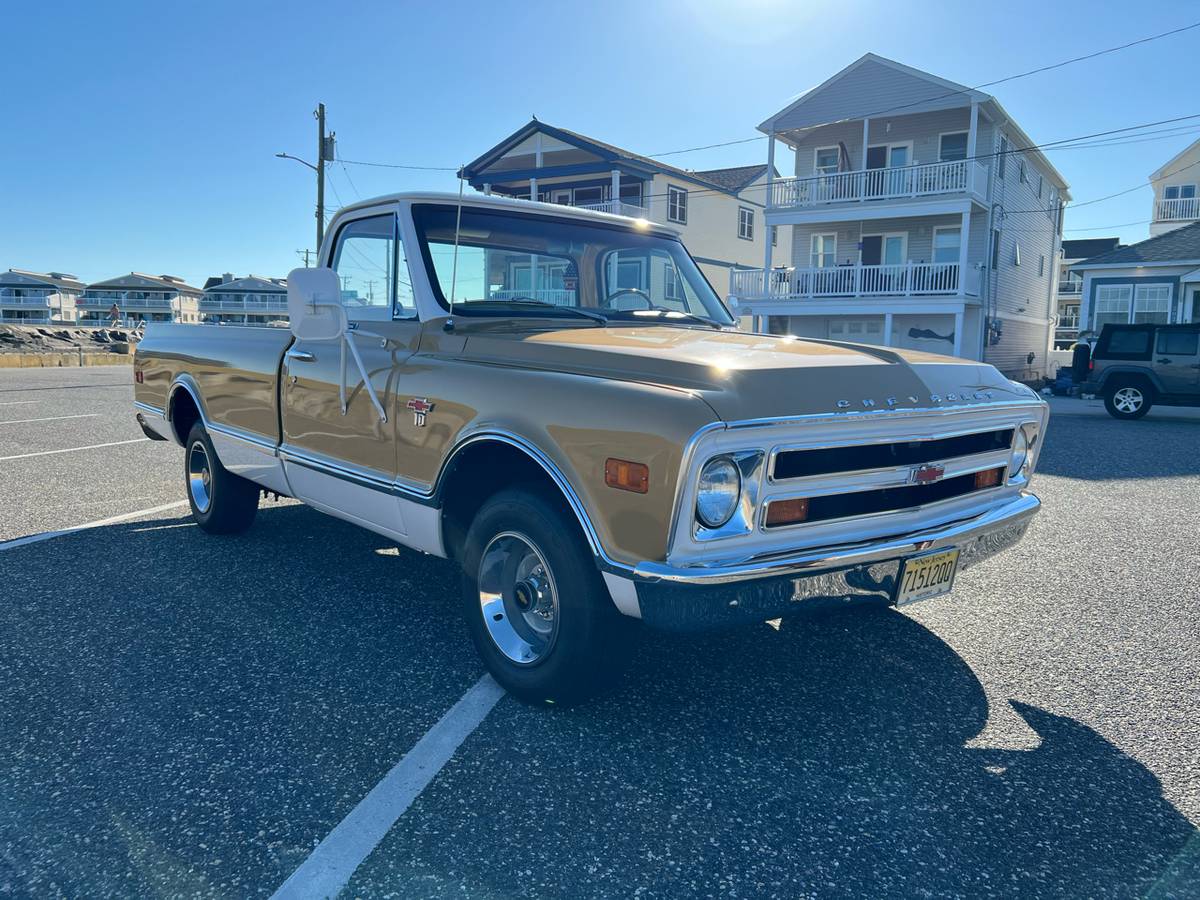 Chevrolet-c10-1968-custom-31