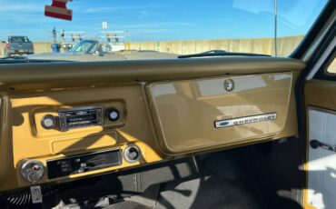 Chevrolet-c10-1968-custom-5
