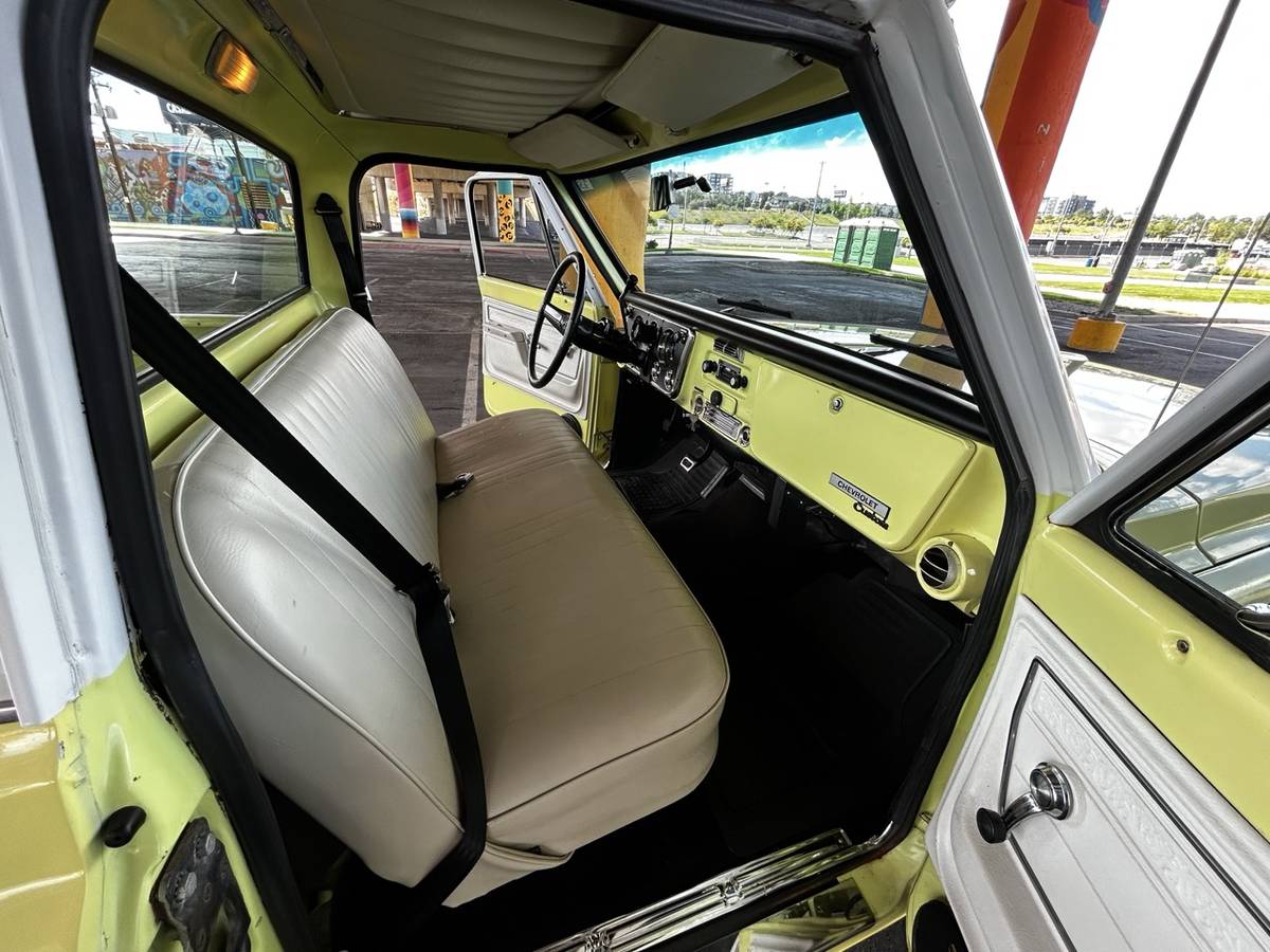 Chevrolet-c10-1972-yellow-10