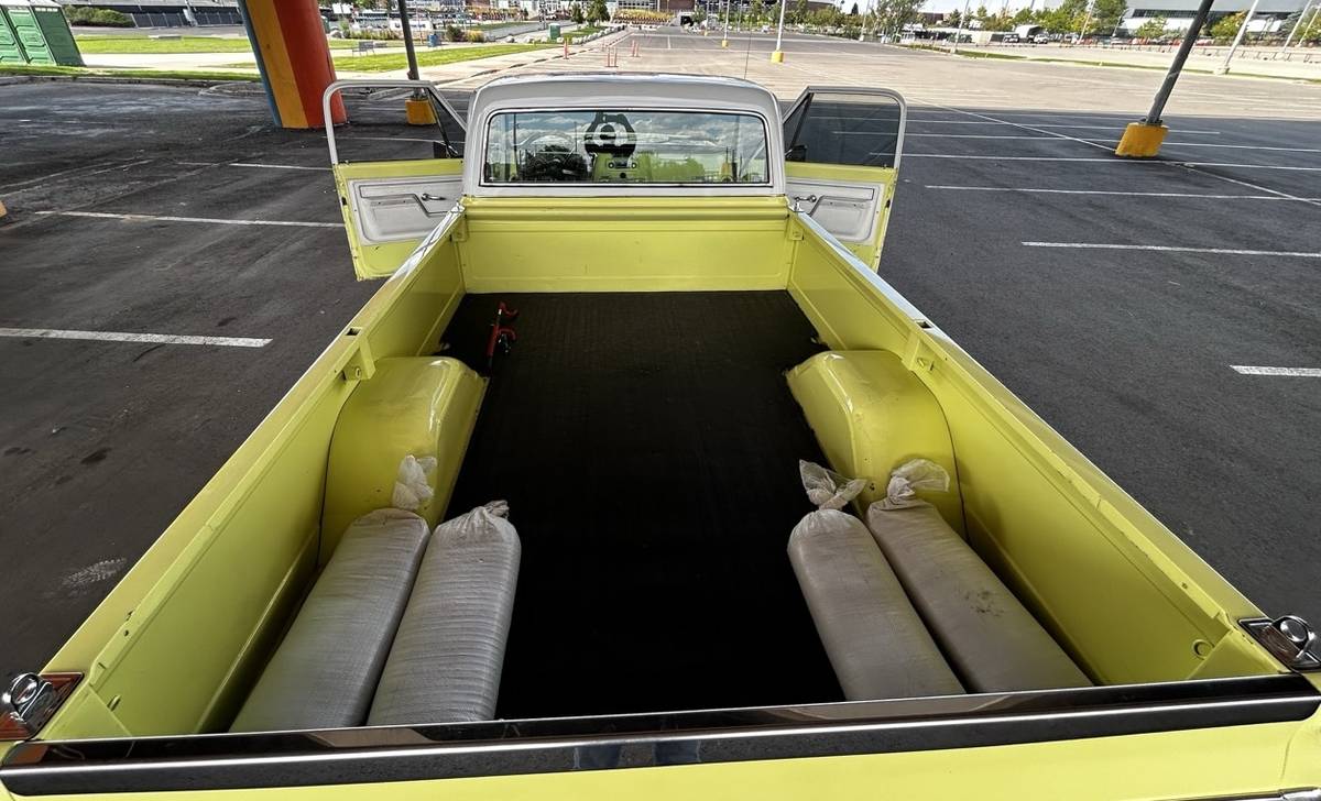Chevrolet-c10-1972-yellow-13