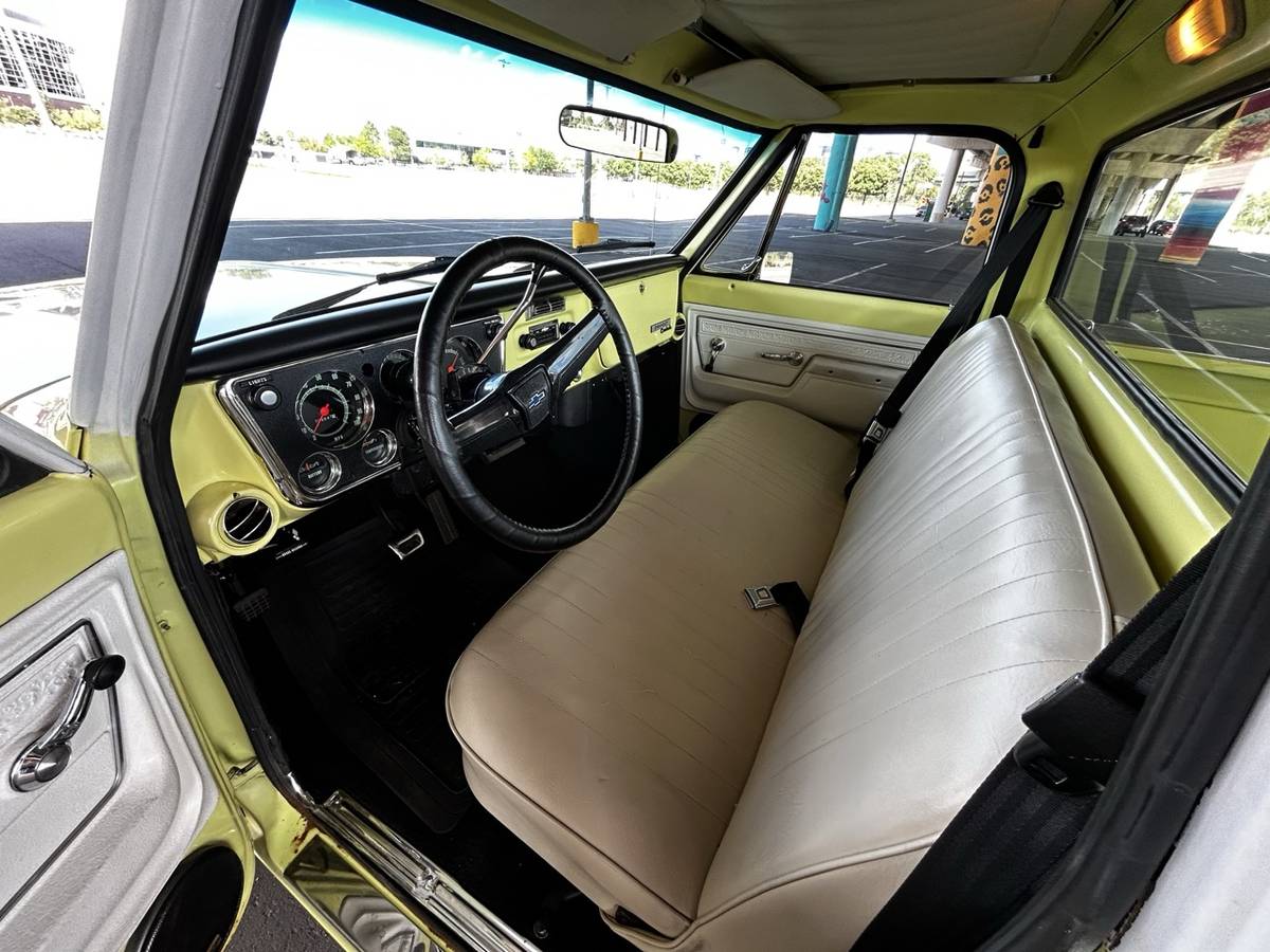 Chevrolet-c10-1972-yellow-9
