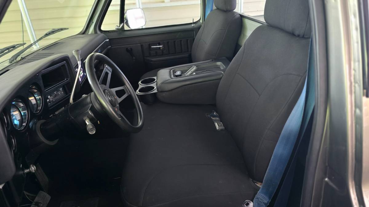 Chevrolet-c10-1985-grey-1