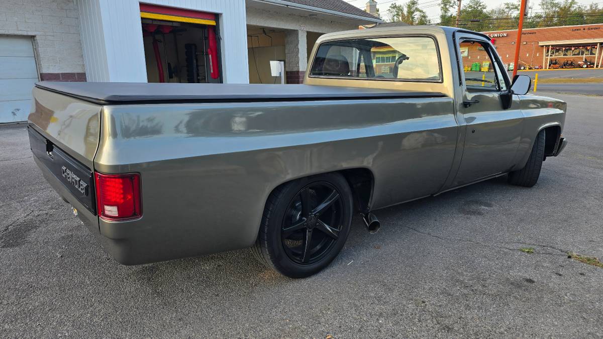 Chevrolet-c10-1985-grey-4