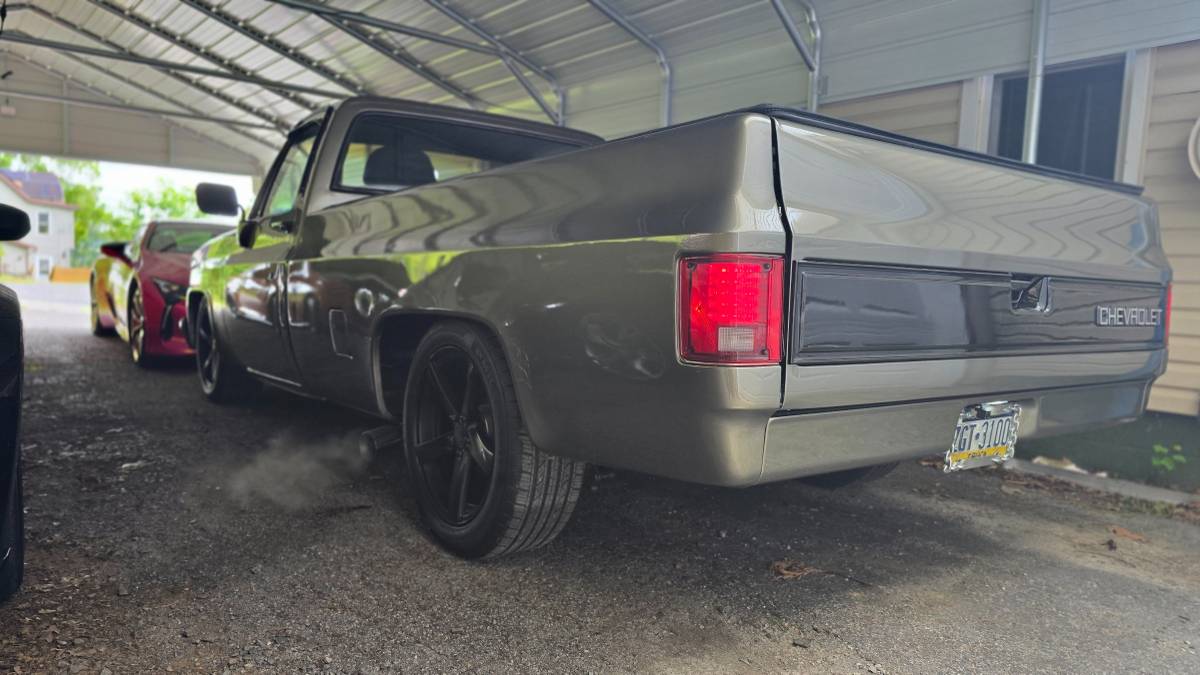 Chevrolet-c10-1985-grey-8