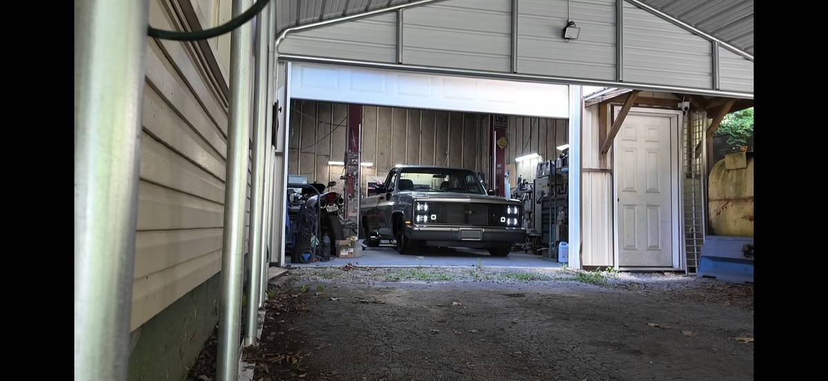Chevrolet-c10-1985-grey-9