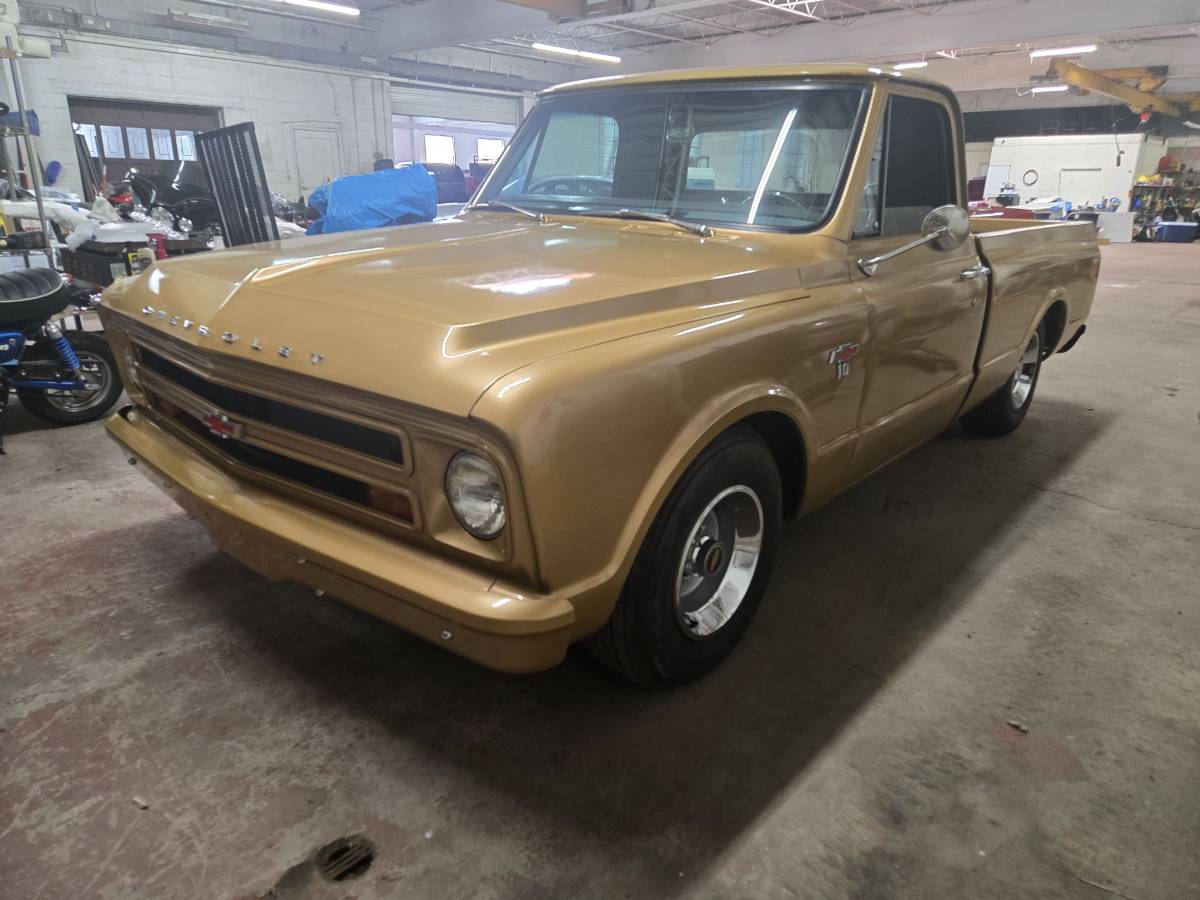 Chevrolet-c10-pickup-1967-custom