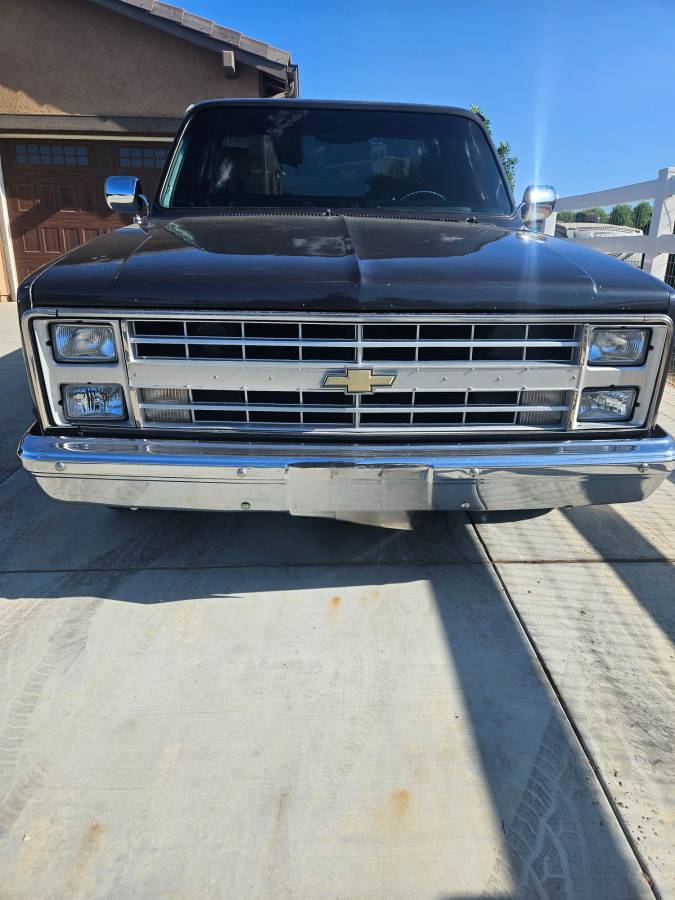 Chevrolet-c10-pickup-1985-grey