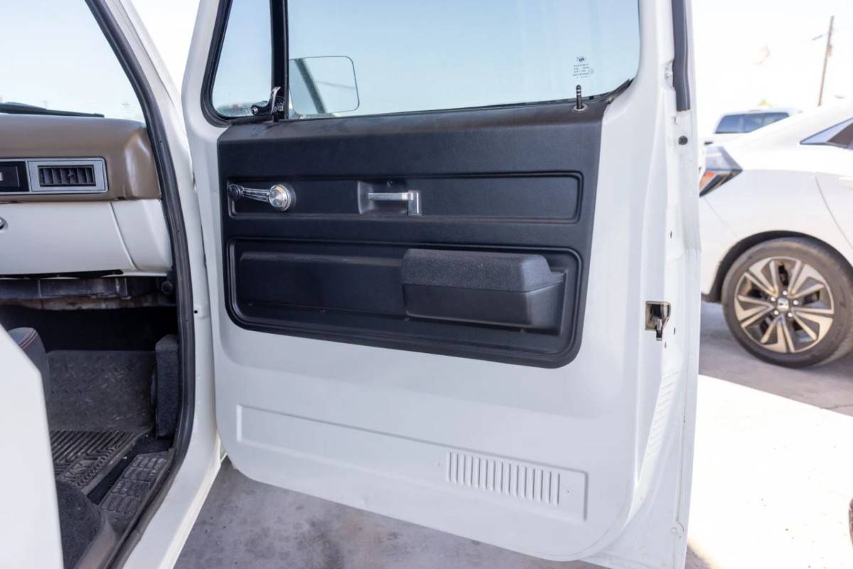 Chevrolet-c10-short-bed-1978-25