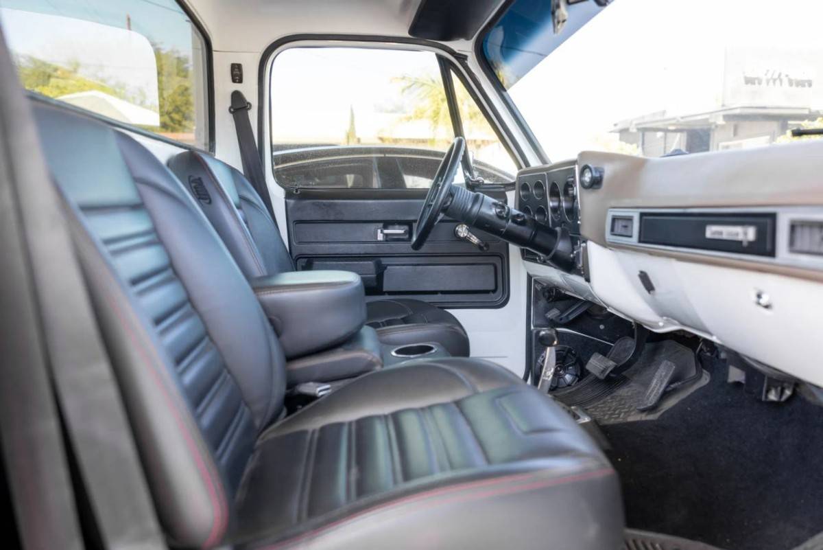 Chevrolet-c10-short-bed-1978-26