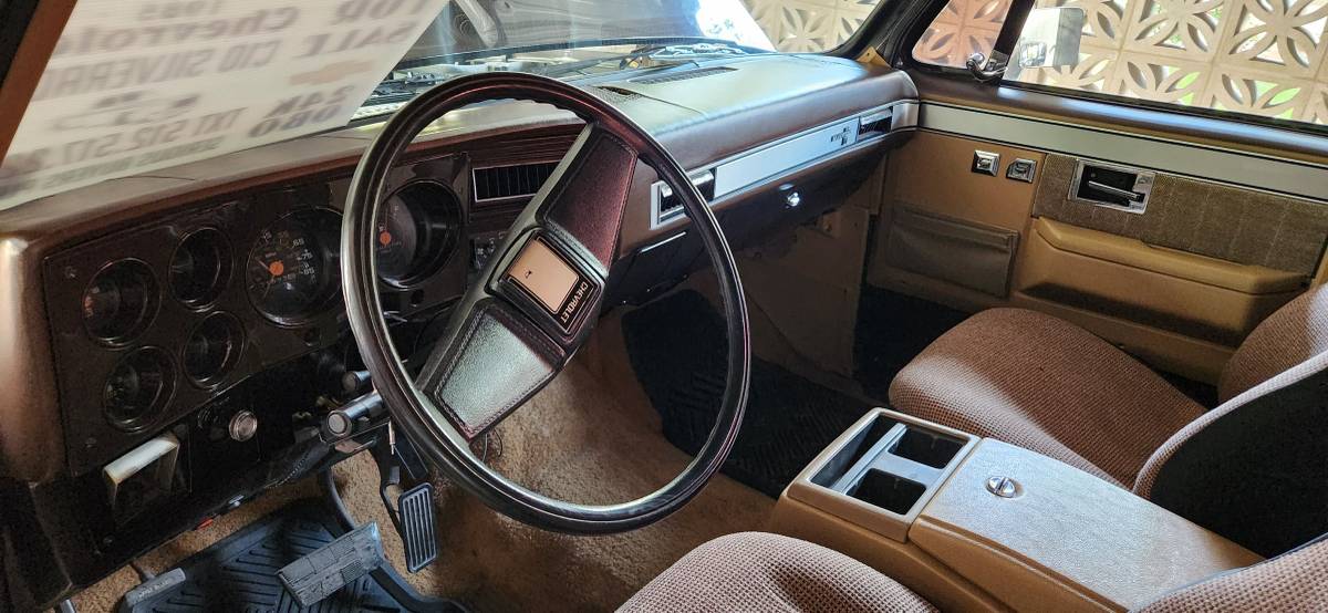 Chevrolet-c10-silverado-1985-brown-1