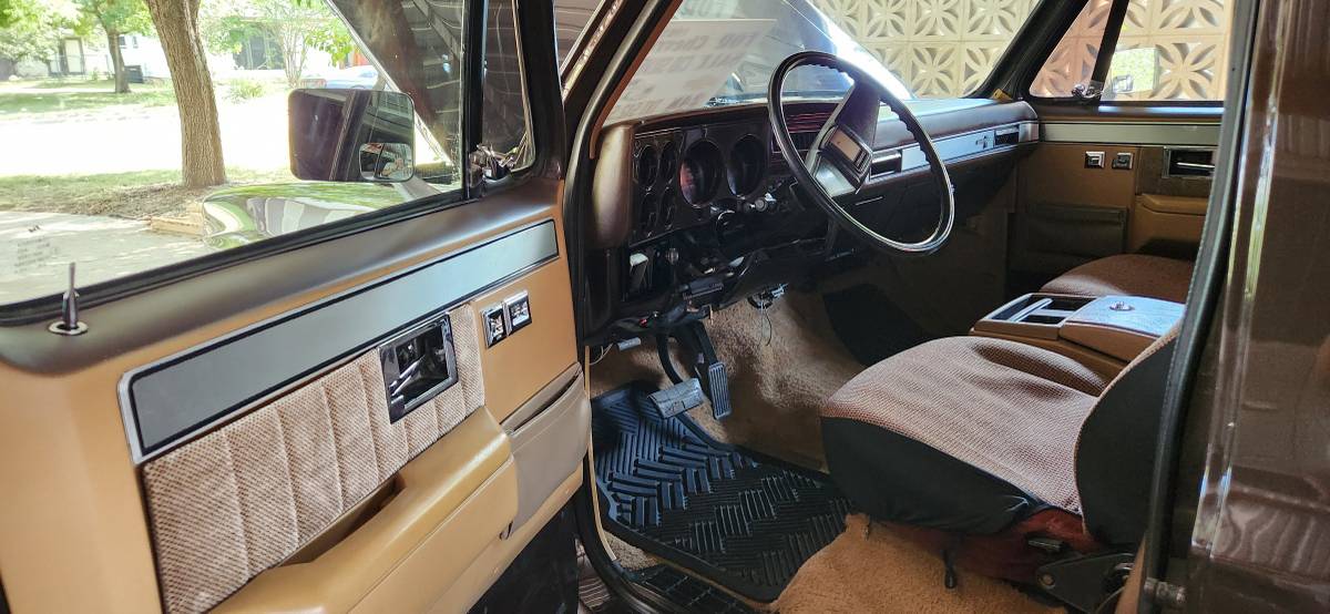 Chevrolet-c10-silverado-1985-brown-4