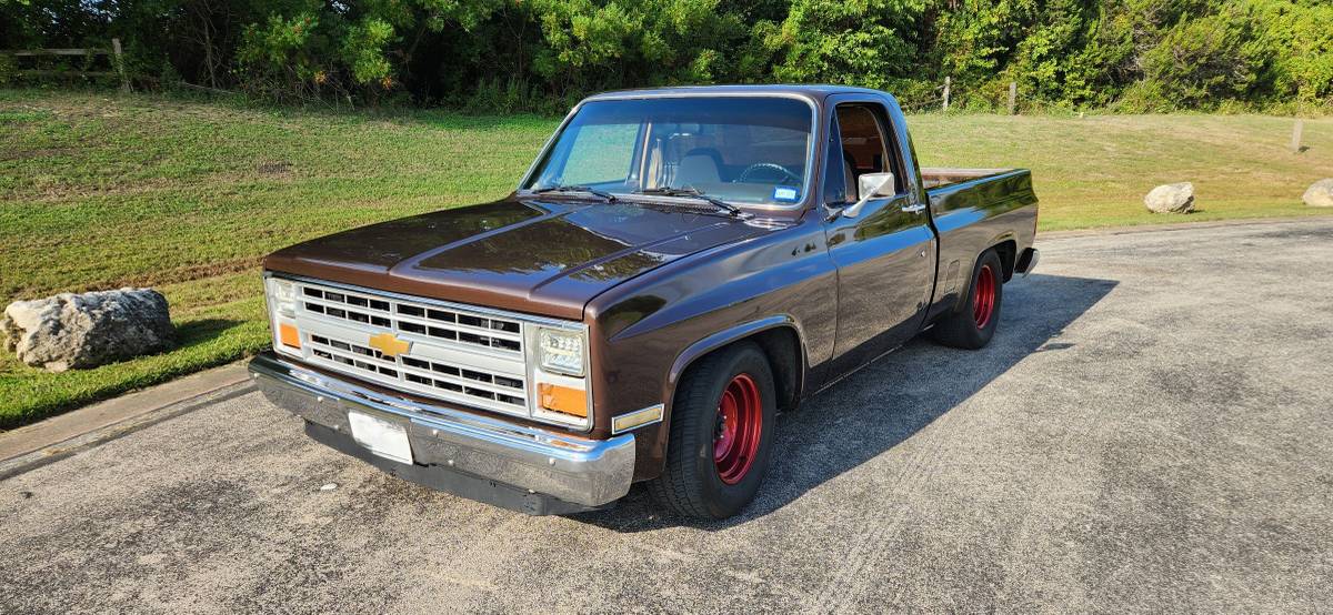 Chevrolet-c10-silverado-1985-brown