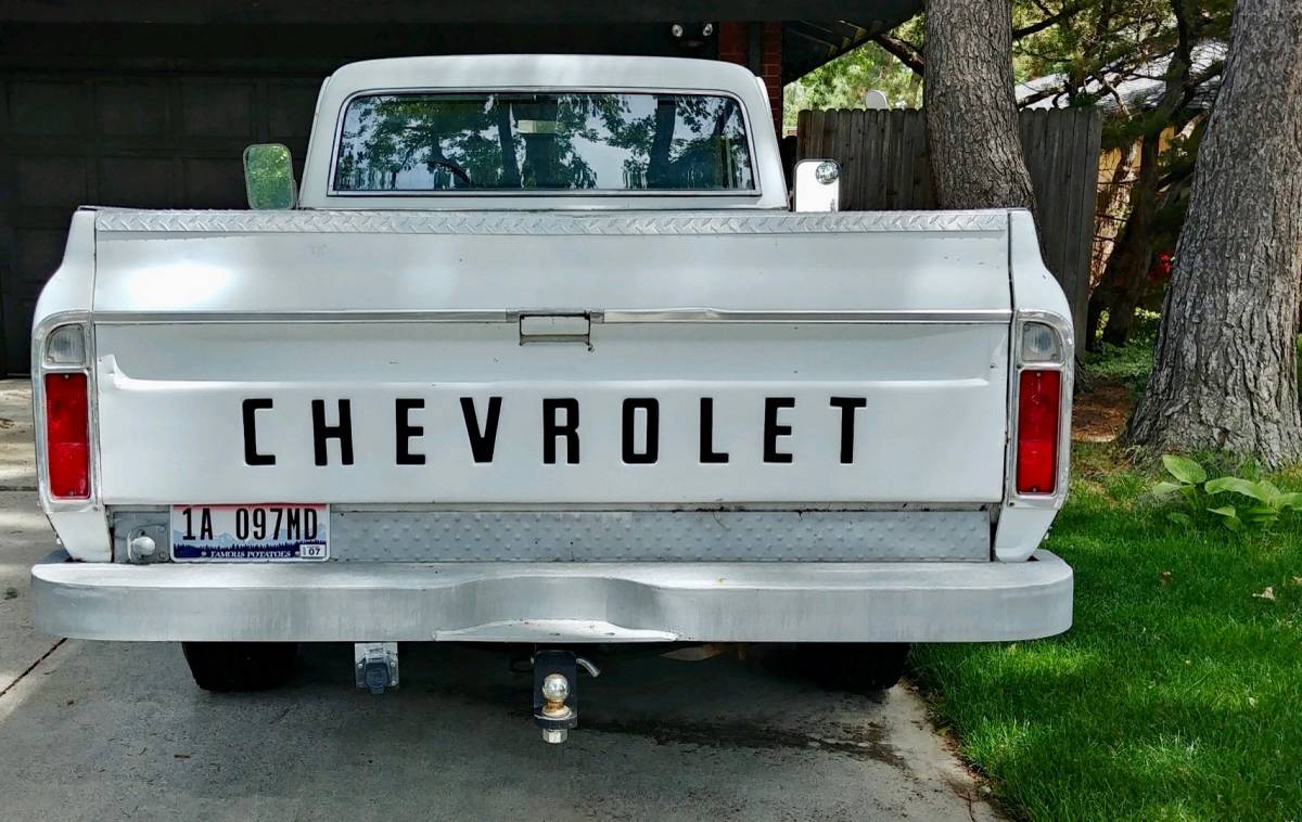 Chevrolet-c20-1970-white-2