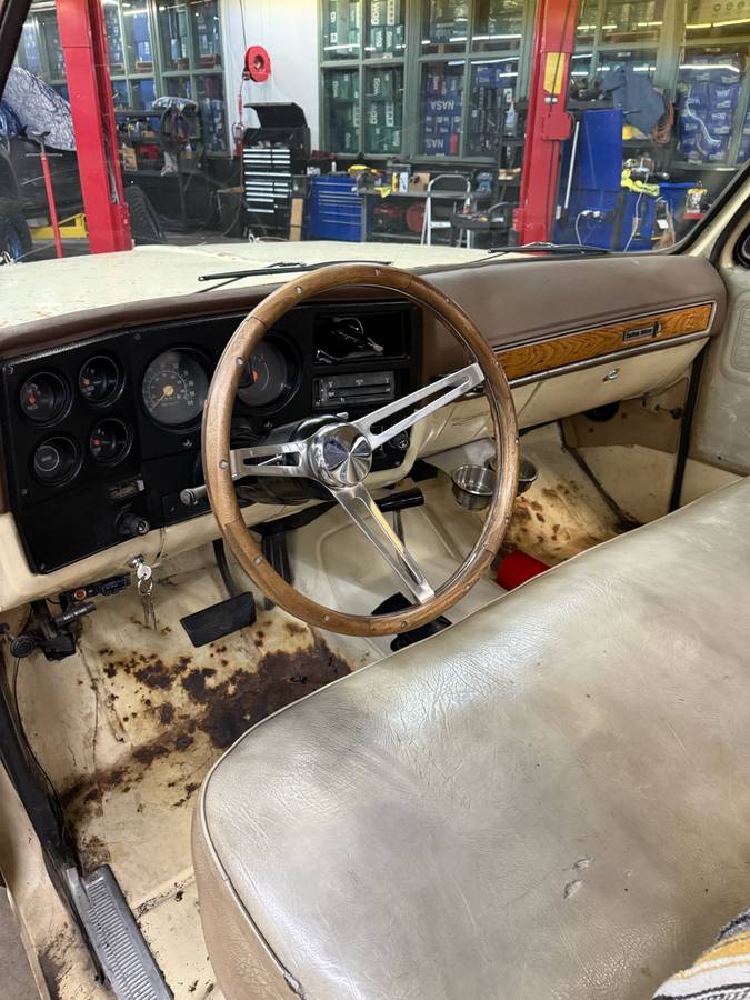 Chevrolet-c20-1977-white-8