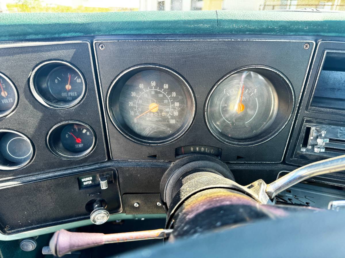 Chevrolet-c20-1978-10